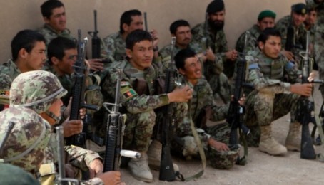 تازه خبر:چاردره کې د دښمن ۷۱تنه عسکر له ۱۸ټانکونو او موټرو سره له مجاهدینو سره یوځای شول