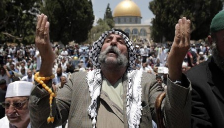 دحماس دمشر په ګډون درې نیم لکومسلمانانو په مسجداقصی کي دجمعې لمونځ ادا کړ