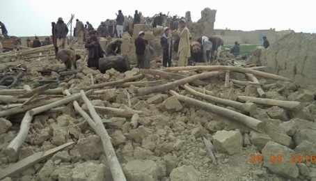 زمت کې عسکرو د خلکو دوکانونه په بمونو الوزولي (انځوريز راپور)